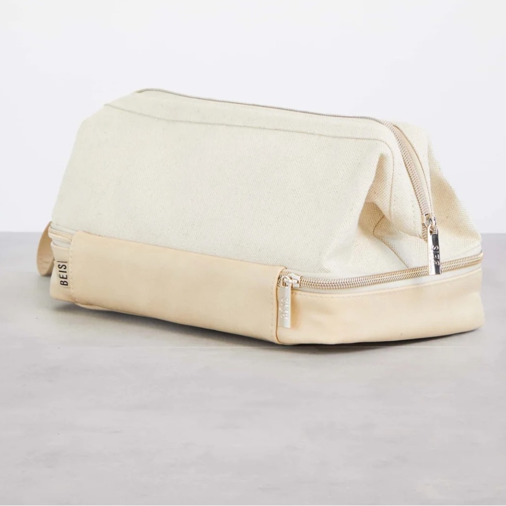 The Dopp Kit 
in Beige Unisex